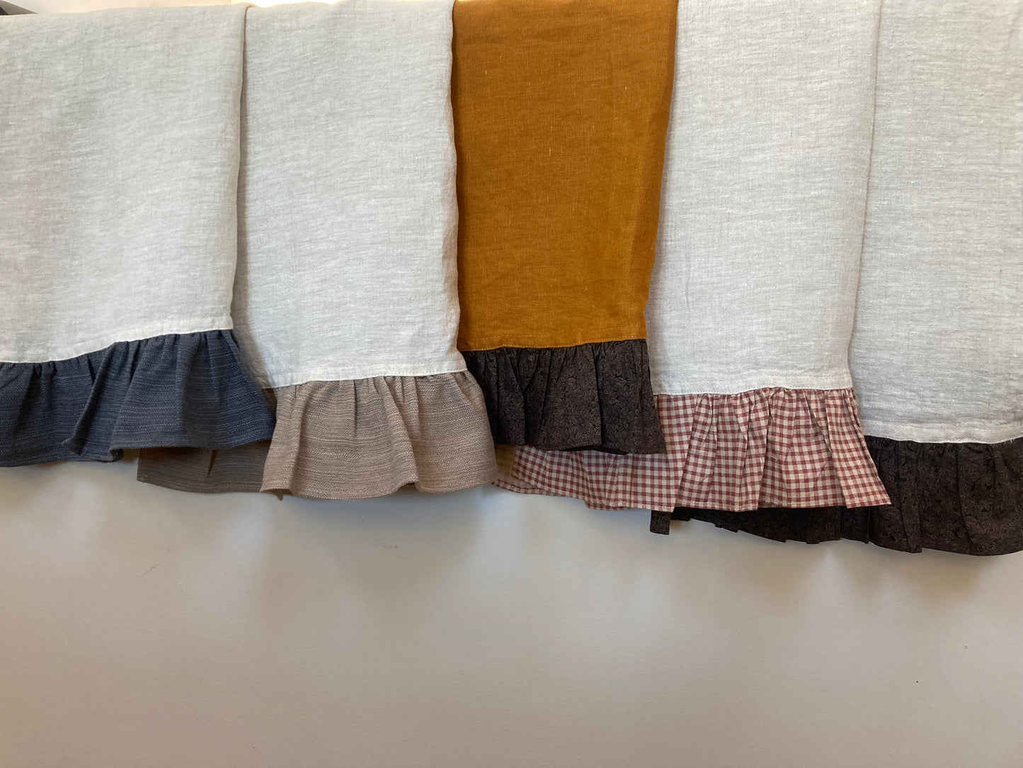 Linen Ruffle Tea Towel - Natural Gingham