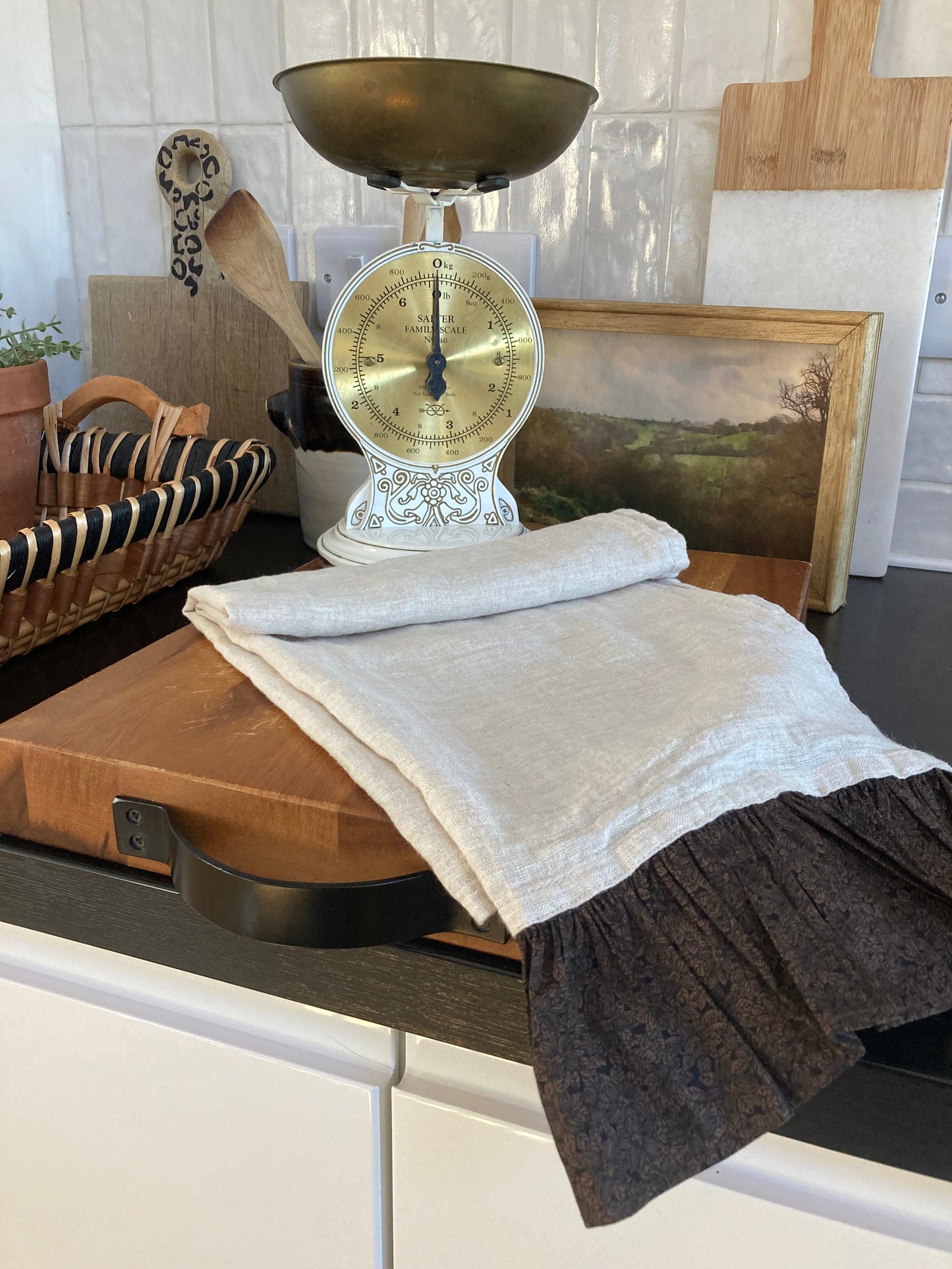 Linen Ruffle Tea Towel - Natural Floral