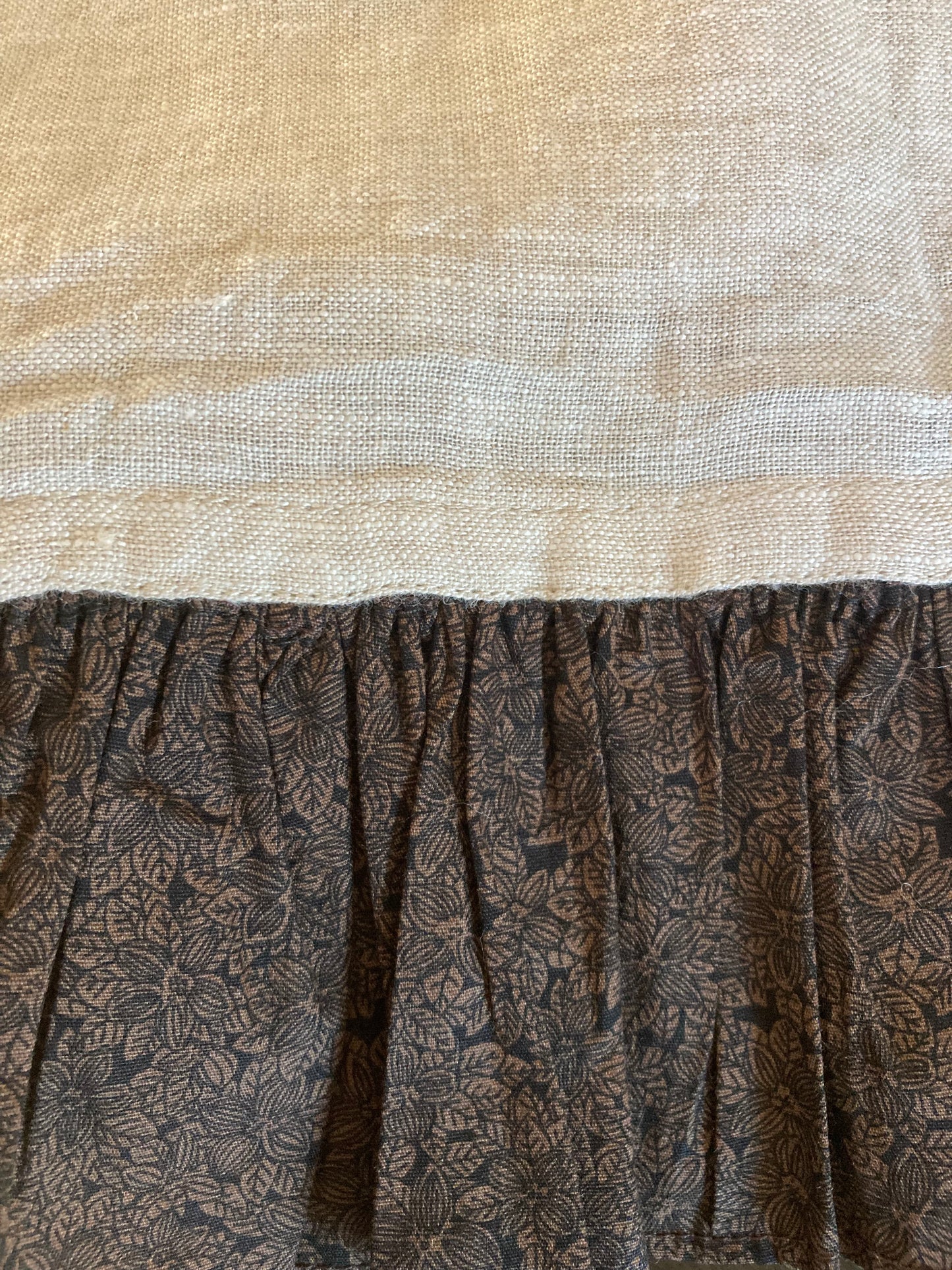 Linen Ruffle Tea Towel - Natural Floral