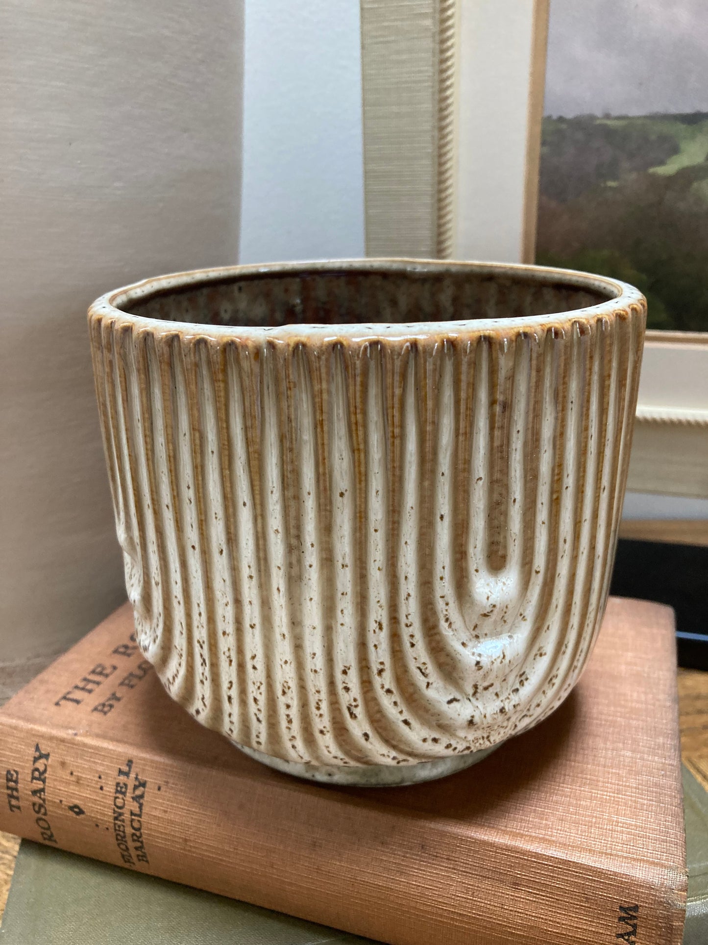 Honey Coloured Cotswold Pot