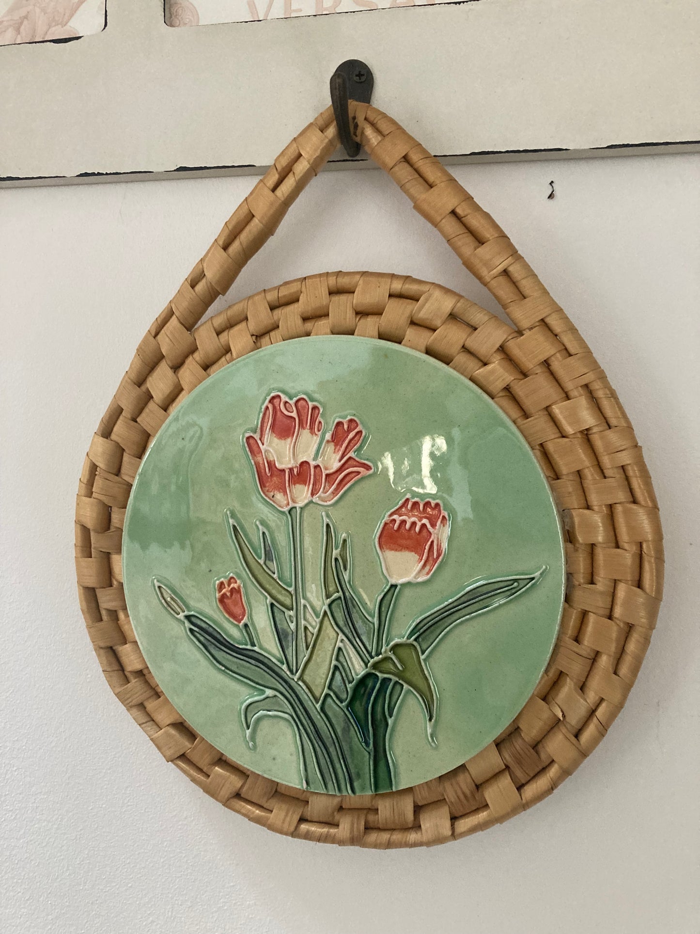 Vintage Decorative Round Tulip Tile on Rattan, Wall Art - Kristia Rose Collections