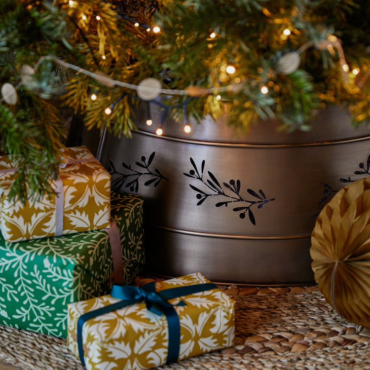 Metal Christmas Tree Skirt with Mistletoe Cut Out - x2 Colours