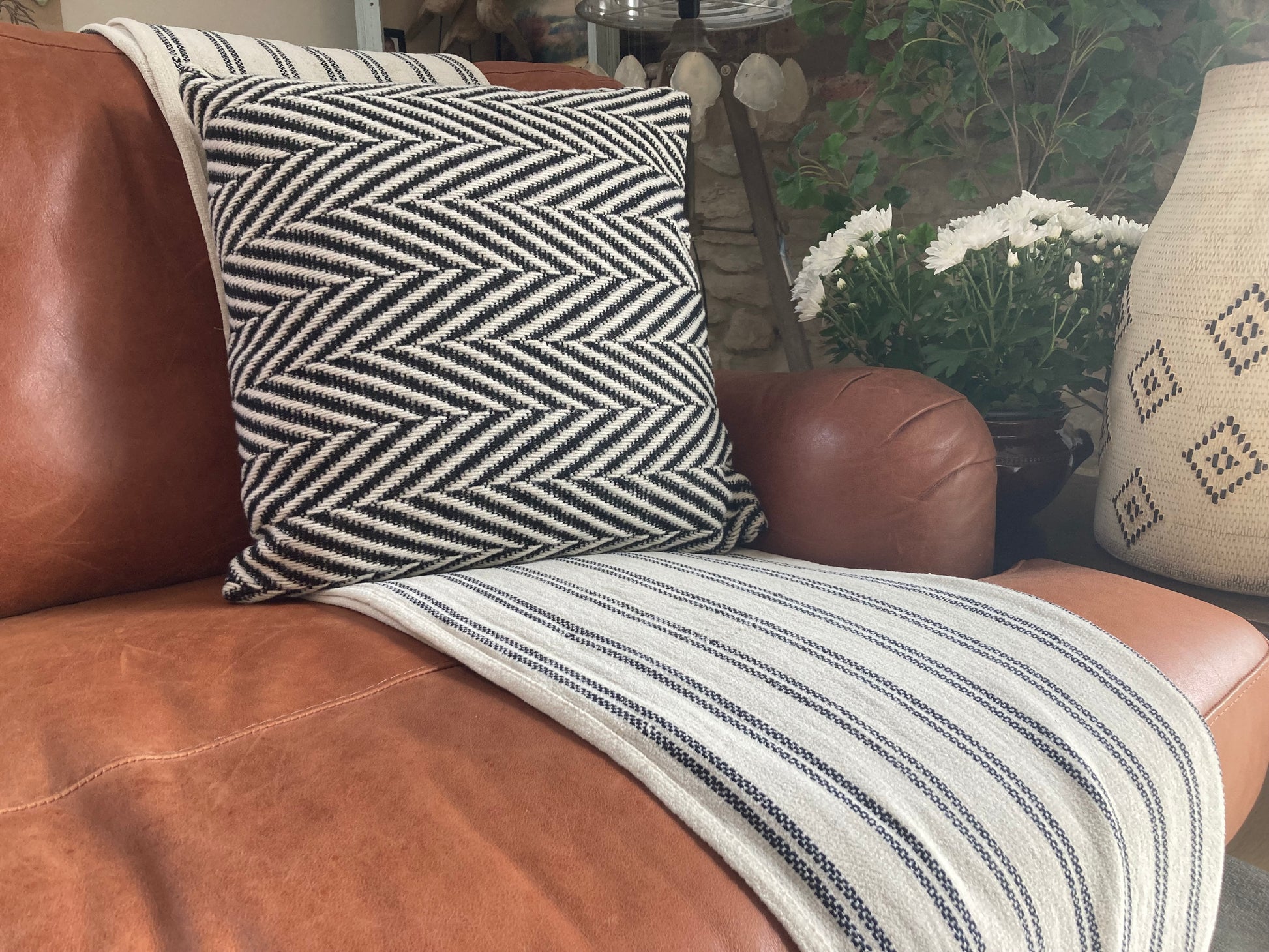 Polyester 45x45 - Black and Cream Chevron Print - Kristia Rose Collections