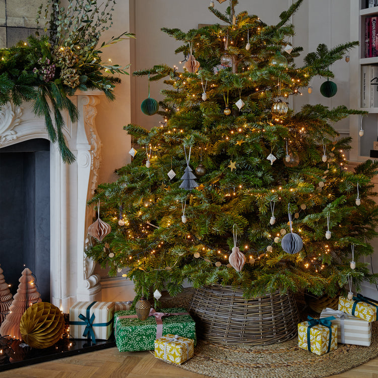 Quality Round Wicker Tree Skirts in 2 Sizes